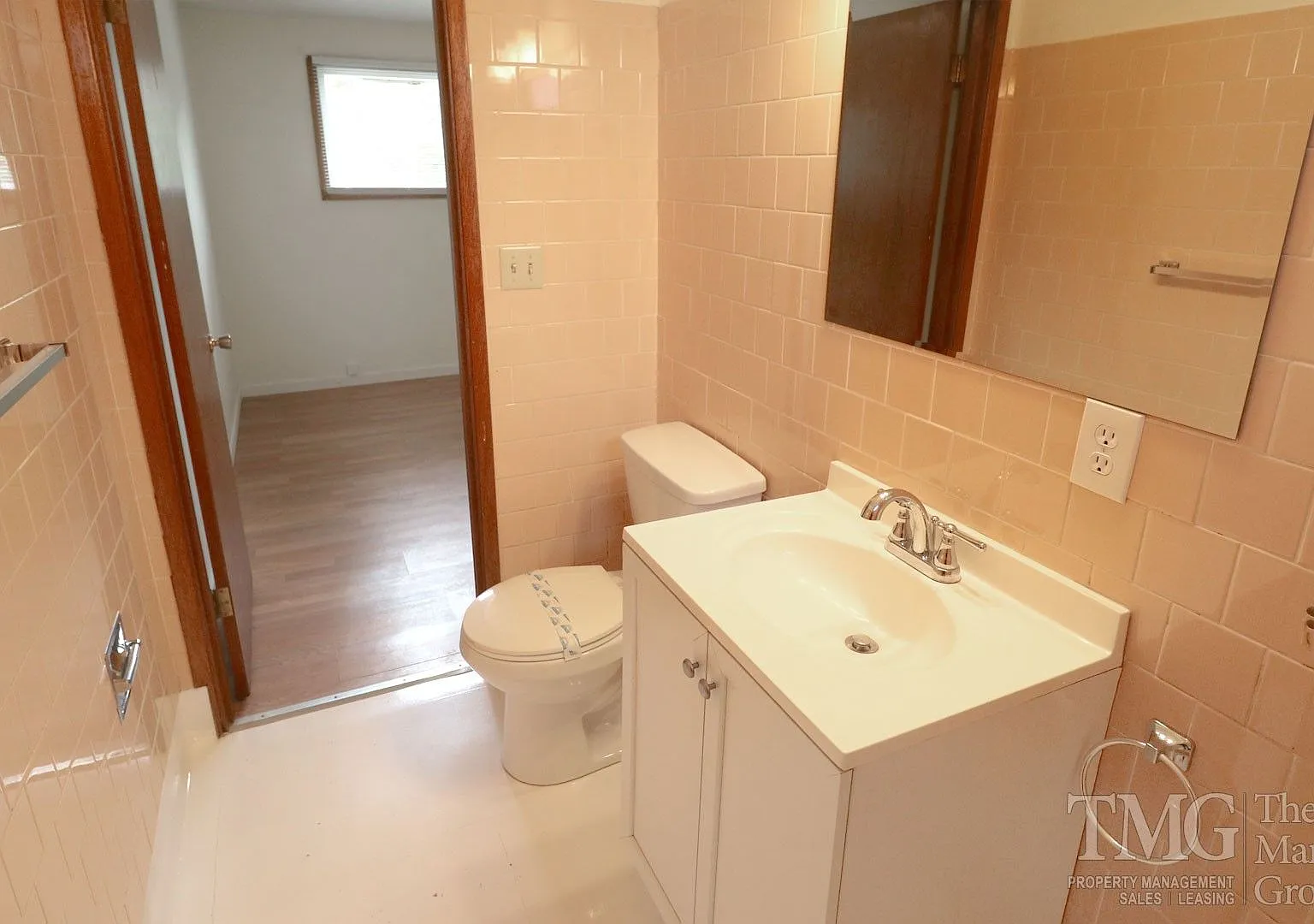 Spacious Duplex With Two Primary Bedroom Suites! — Photo 4