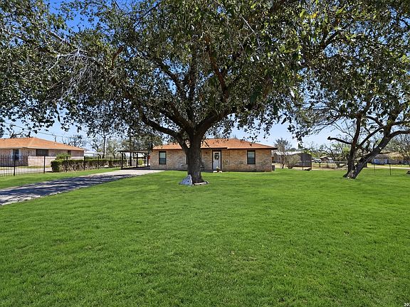 4th image of 8042 Knowlton Rd