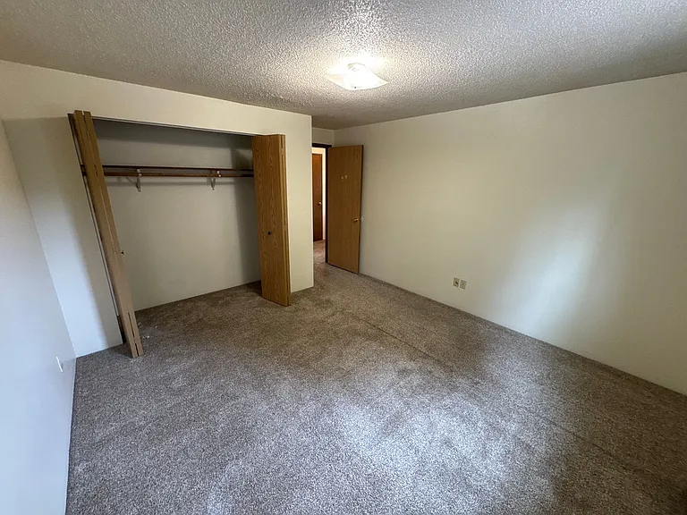 197-2105-09 Lincoln — Photo 17