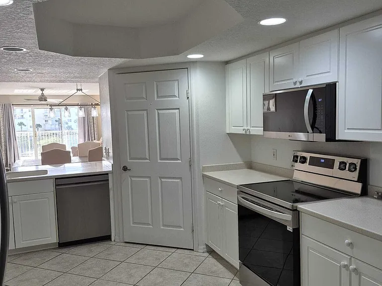 8921 Lake Dr #304 — Photo 10