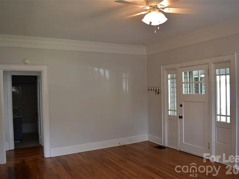 629 N Cedar St — Photo 3