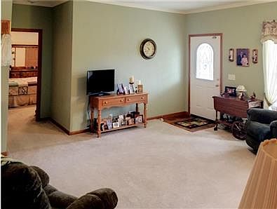 3rd image of 820 Fern Dr