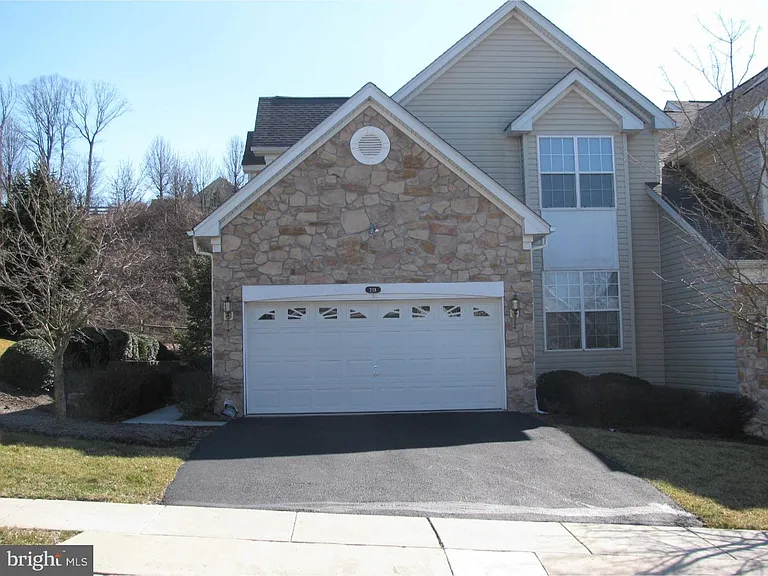 218 Silverbell Ct — Photo 1