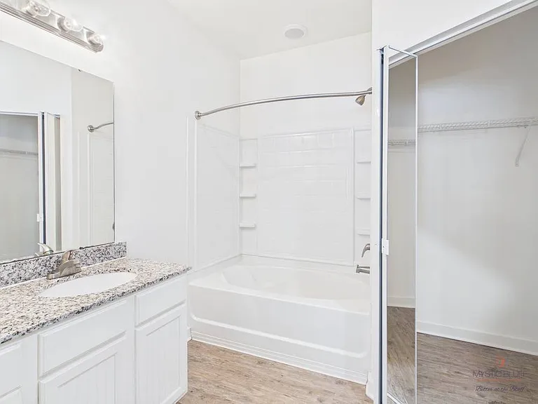 305 Mohegan Ave #8101 — Photo 23