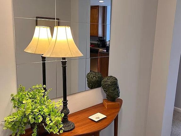 4th image of 855 E 22nd St APT 212