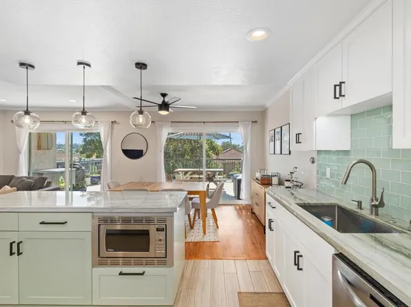 2340 Caringa Way Unit C, Carlsbad, CA 92009