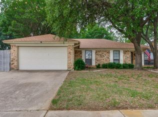 612 Steeplechase Dr, Bedford, TX 76021