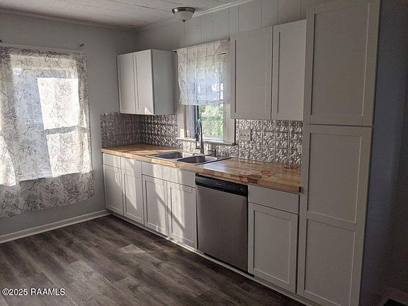 2nd image of 707 S Guegnon St