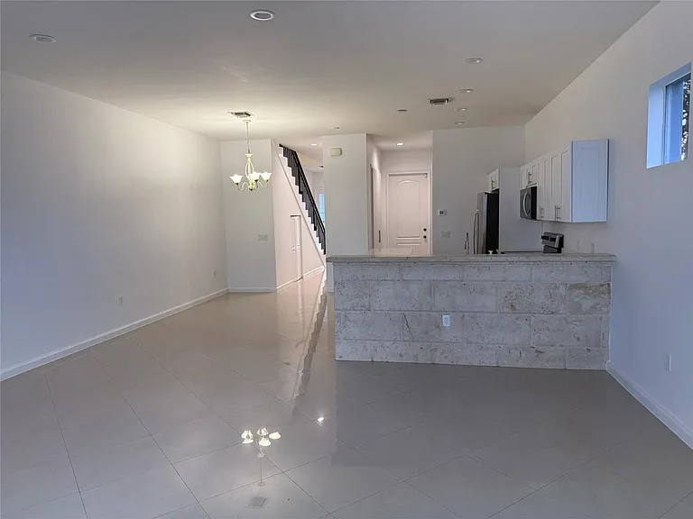 230 N G St — Photo 4