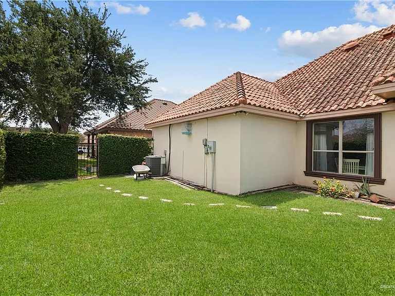 2401 W Rhin Dr — Photo 33