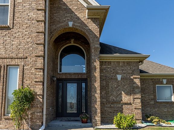 3rd image of 602 N Rivertrace Dr
