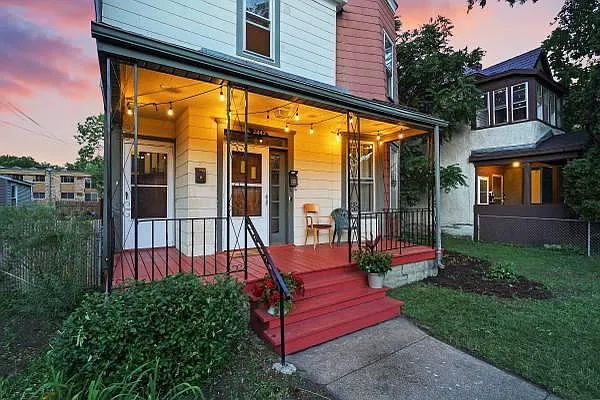 2443 Garfield Ave S #1 — Photo 2