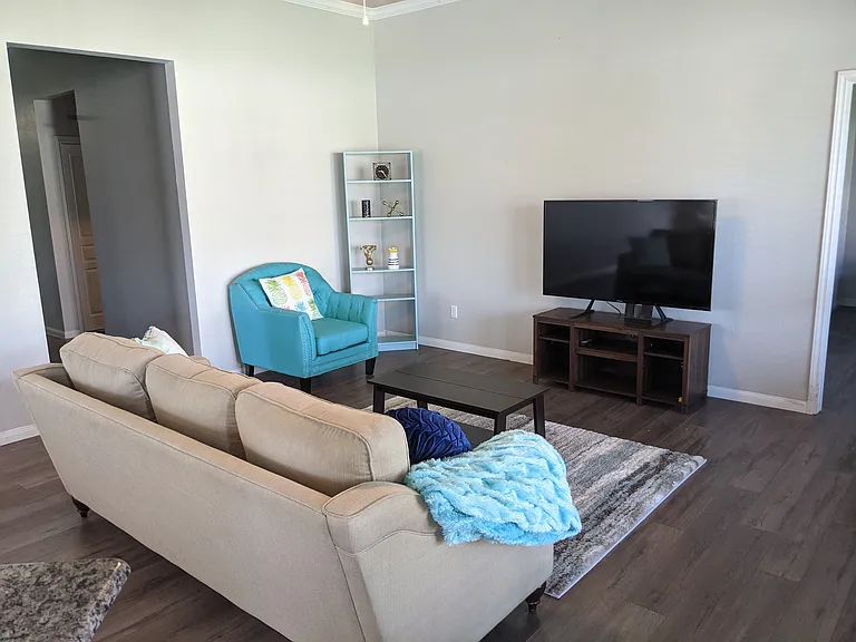 5715 Markham Dr — Photo 6
