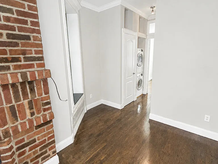 209 E 25th St #2A — Photo 1