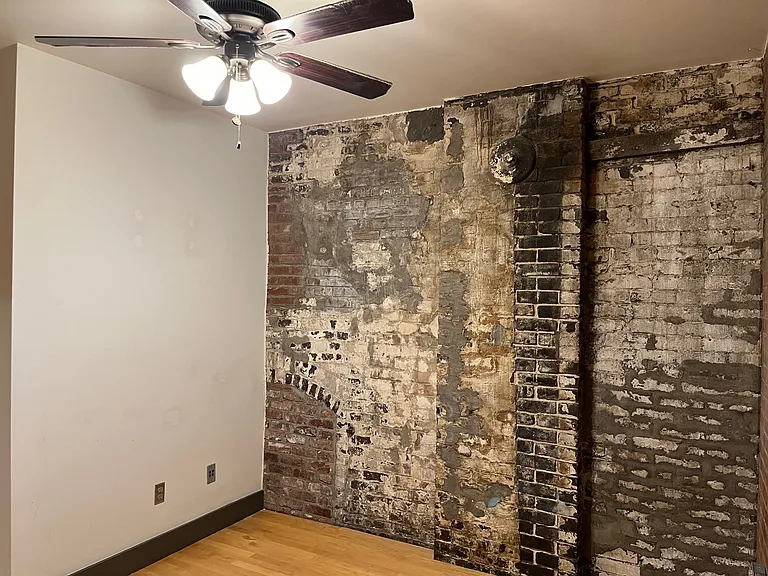222 N Central St — Photo 10