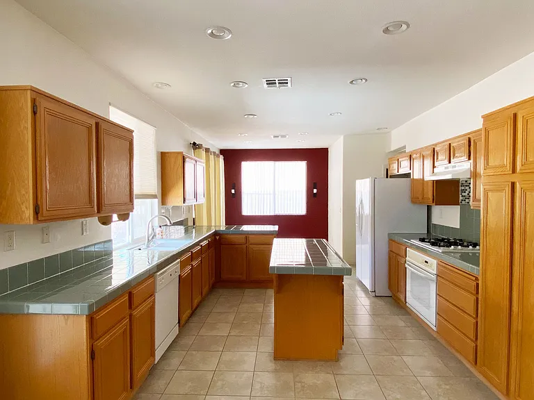 2408 Tilden Way — Photo 6