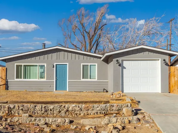 3137 Milton Dr, Mojave, CA 93501