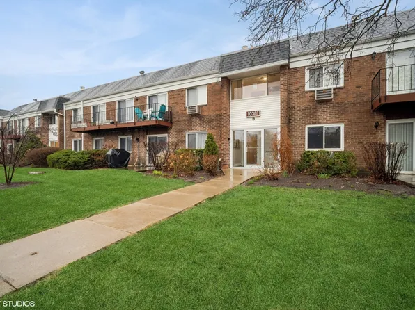 10381 Dearlove Rd APT 2C, Glenview, IL 60025