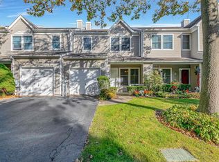 11 Sea Court Ln, Port Jefferson, NY 11777