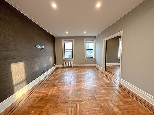 4th image of 32-85 33rd St #F4