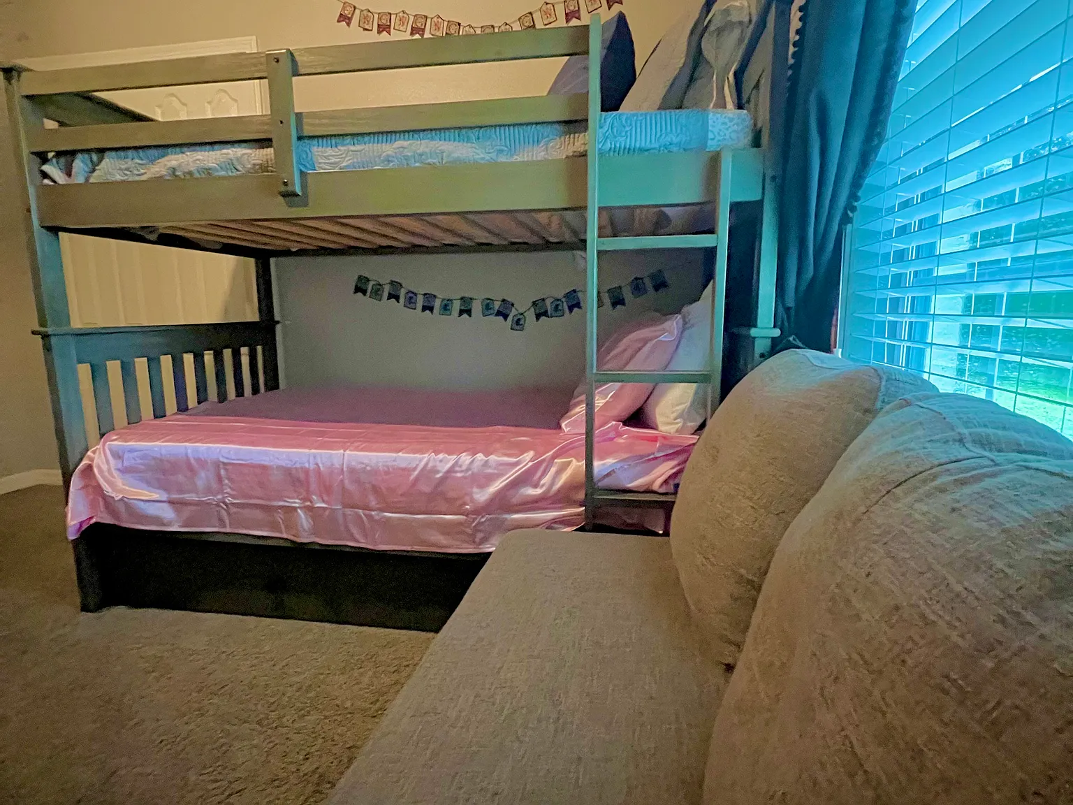 5 bed, 2024 sqft, $1,100 — Photo 3