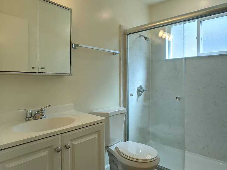 Vanguard Apartments — Photo 16
