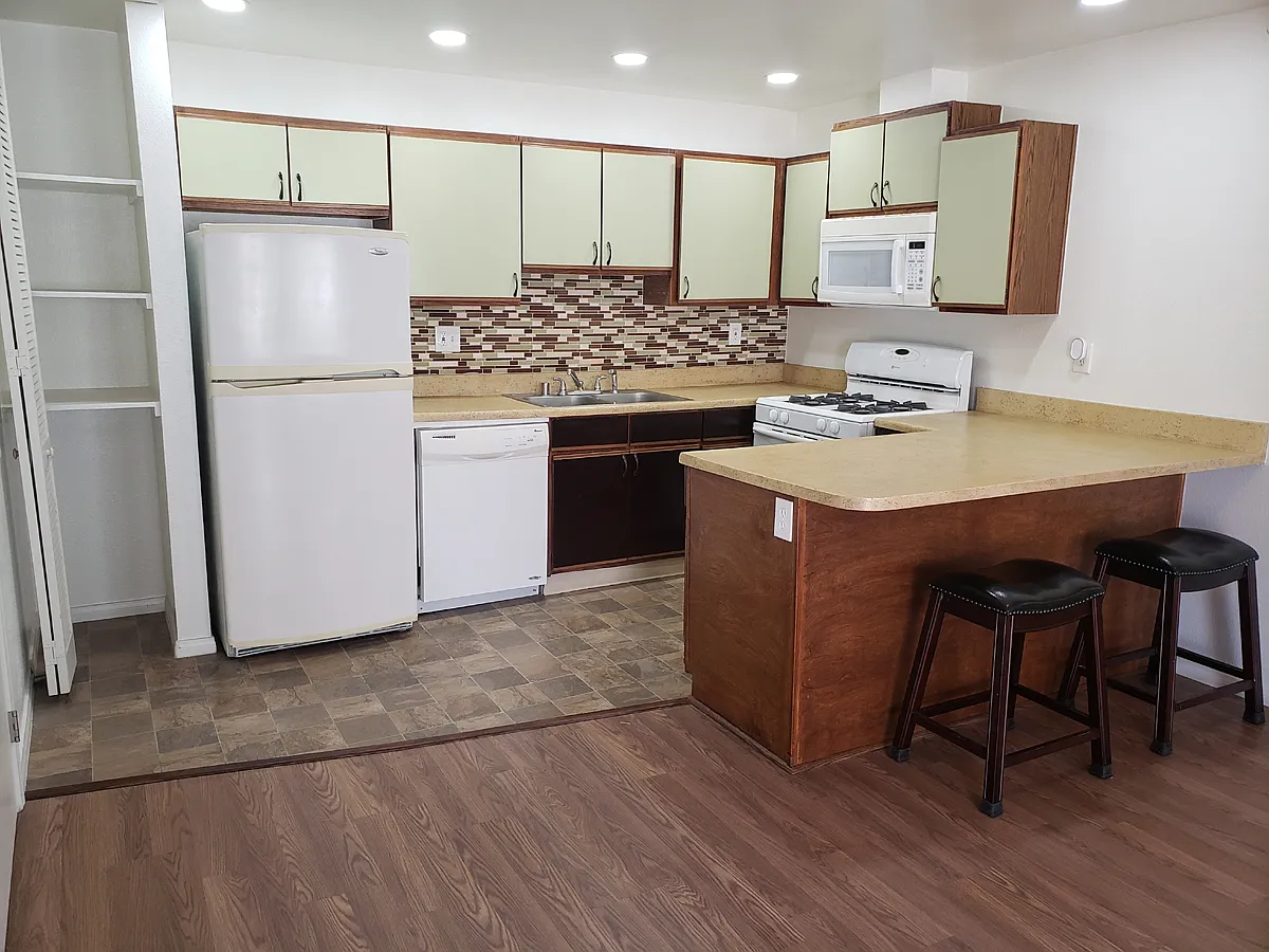 2 bed, $2,095 — Photo 4