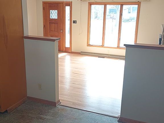 4th image of 66 Sandcreek Dr