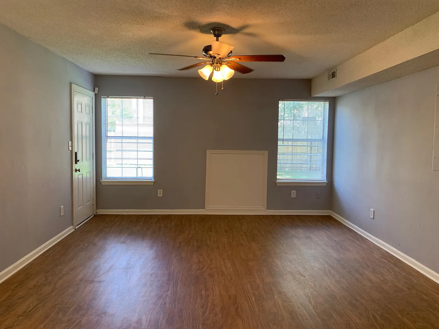 6 bed, 2600 sqft, $2,814 — Photo 3