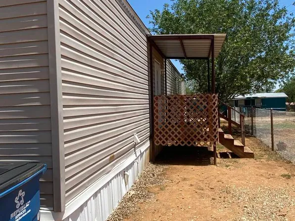 311 N Darlington, Dilley, TX 78017