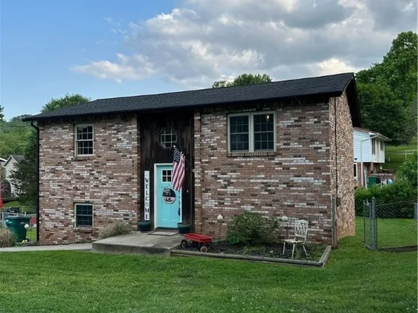 209 Lee St, Poca, WV 25159