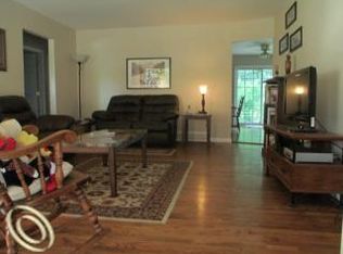 33242 Tall Oaks Ct, Farmington, MI 48336