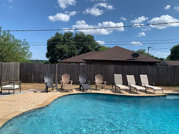 3rd image of 1112 Trinity Dr