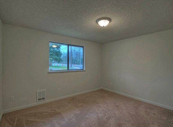 5th image of 17522 15th Ave E