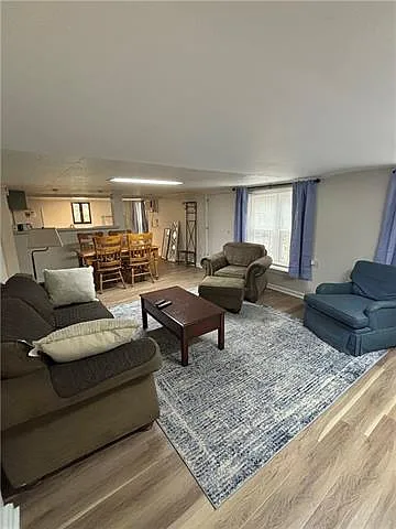 3 bed, 2.0 bath, 1604 sqft, $1,800 — Photo 2