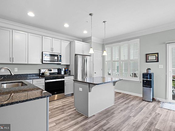 4th image of 3759 Green St
