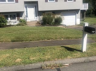 8 Sunrise Hl, Meriden, CT 06451