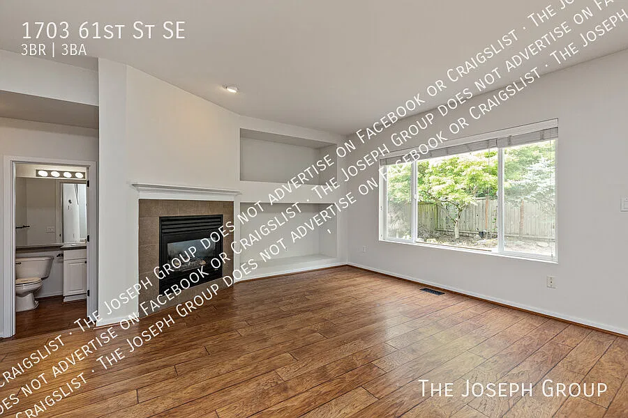Auburn 3-Bedroom Home with Private Greenbelt Views — Photo 2
