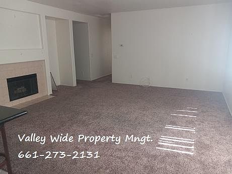 Livingroom with fireplace