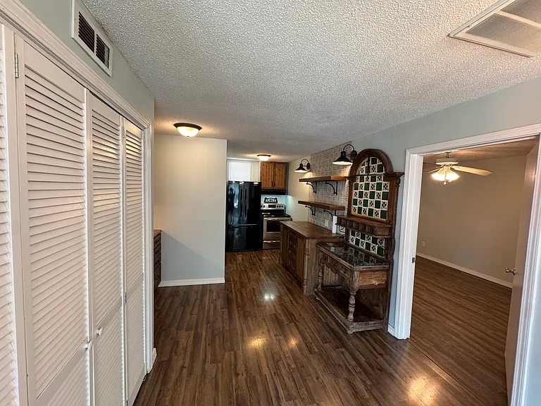 6815 Curran Rd — Photo 7
