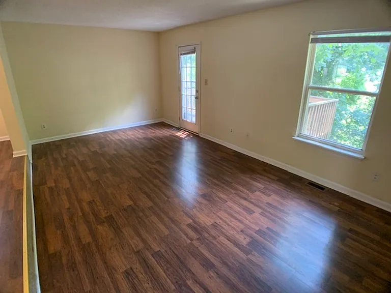 1806 Sara Ln — Photo 6