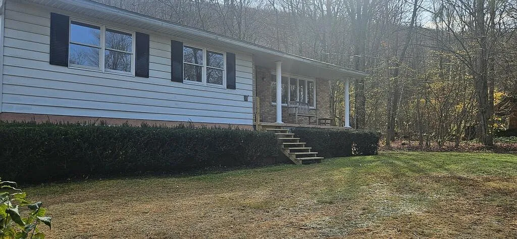 47 Doris Rd photo 1