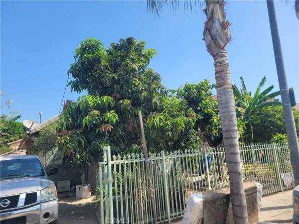 1123 E 57th St, Los Angeles, CA 90011