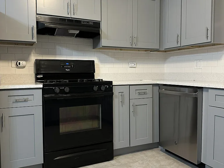 624 Rush St #B — Photo 17
