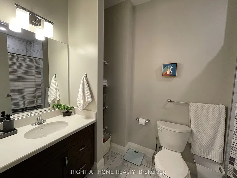 118 King St E #1015 — Photo 22