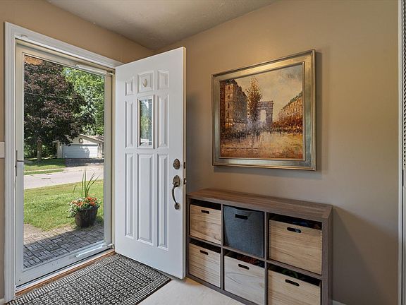 5th image of 1954 Malvern Way