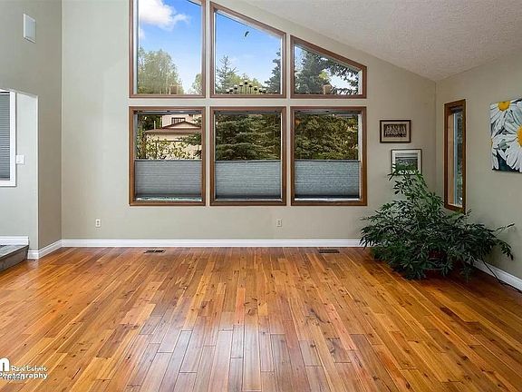 Vaulted Ceilings!