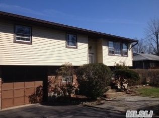5 Taylor Ln, Bayville, NY 11709