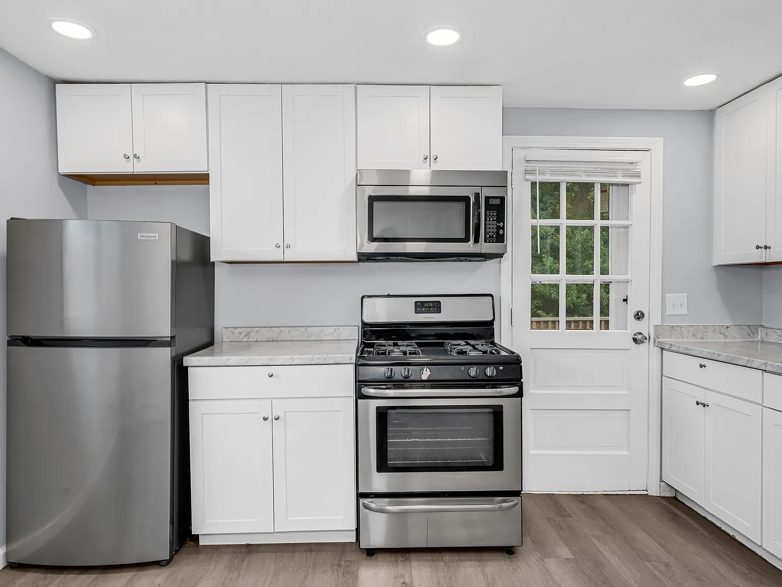 2 bed, 1.0 bath, 920 sqft, $2,100 — Photo 3