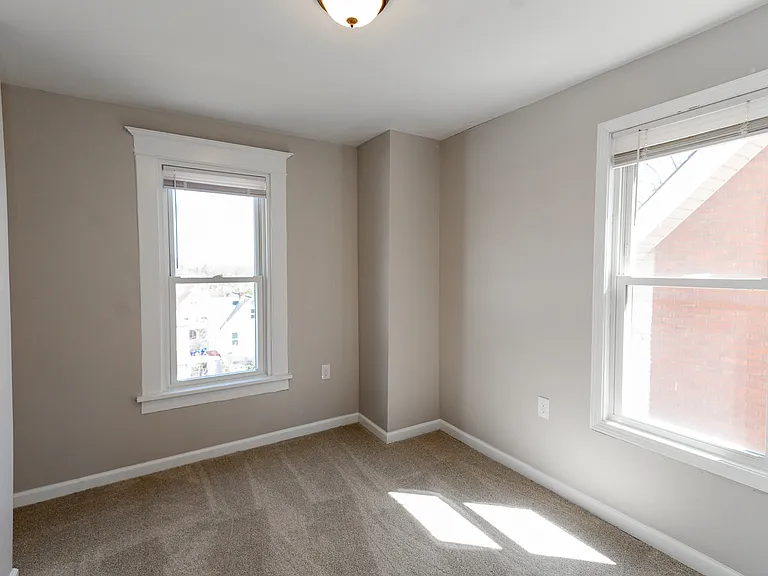 2225 Bensonia Ave — Photo 19